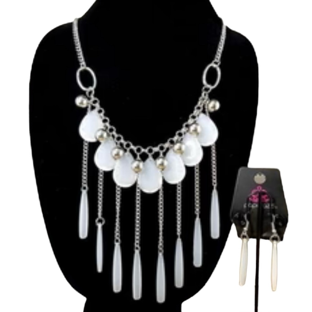 - Necklace & earrings set shiny silver beads and faceted cloudy teardrops …